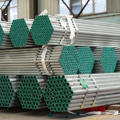गैल्वनाइज्ड स्टील पाइप स्टॉक किया गया Galvanized steel pipe stocked